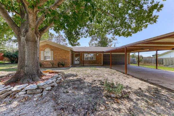 1005 Simpson Drive, Mineral Wells, TX 76067