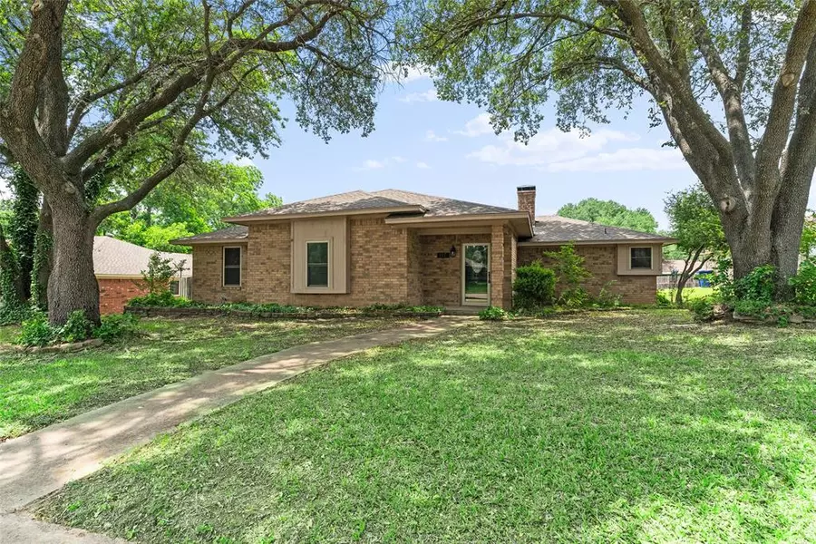 117 La Fawn Circle, Garland, TX 75043