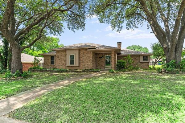 117 La Fawn Circle,  Garland,  TX 75043