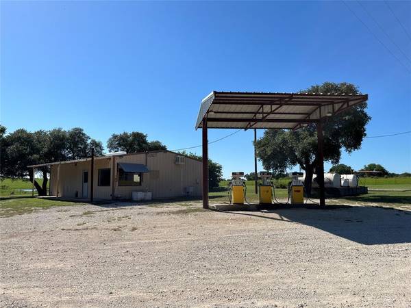 16591 FM 455, Forestburg, TX 76239