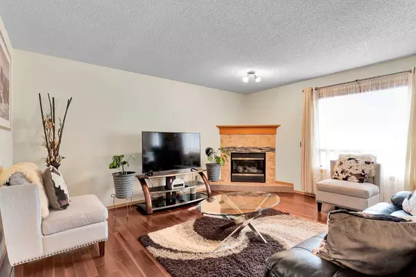 Airdrie, AB T4B 2X3,1209 Bayside Rise SW