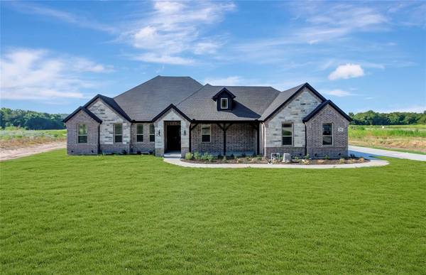 590 central Road,  Weatherford,  TX 76088