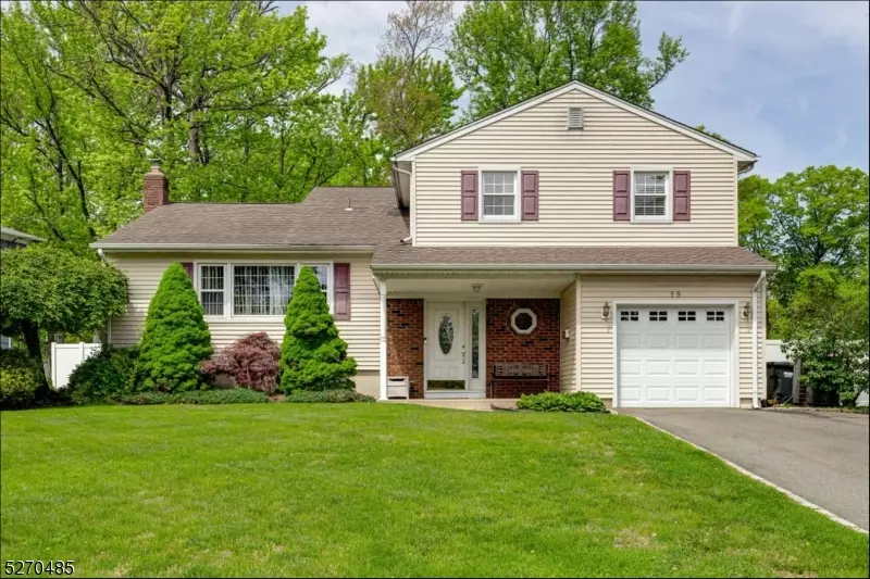 15 Saint Germain Dr, Clark Twp., NJ 07066