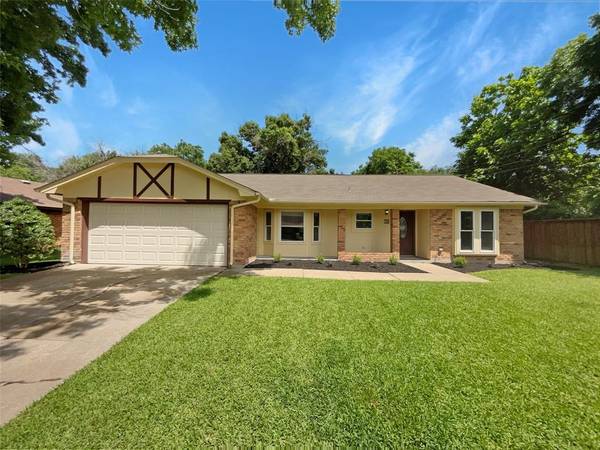 708 Pecan Street, Burleson, TX 76028