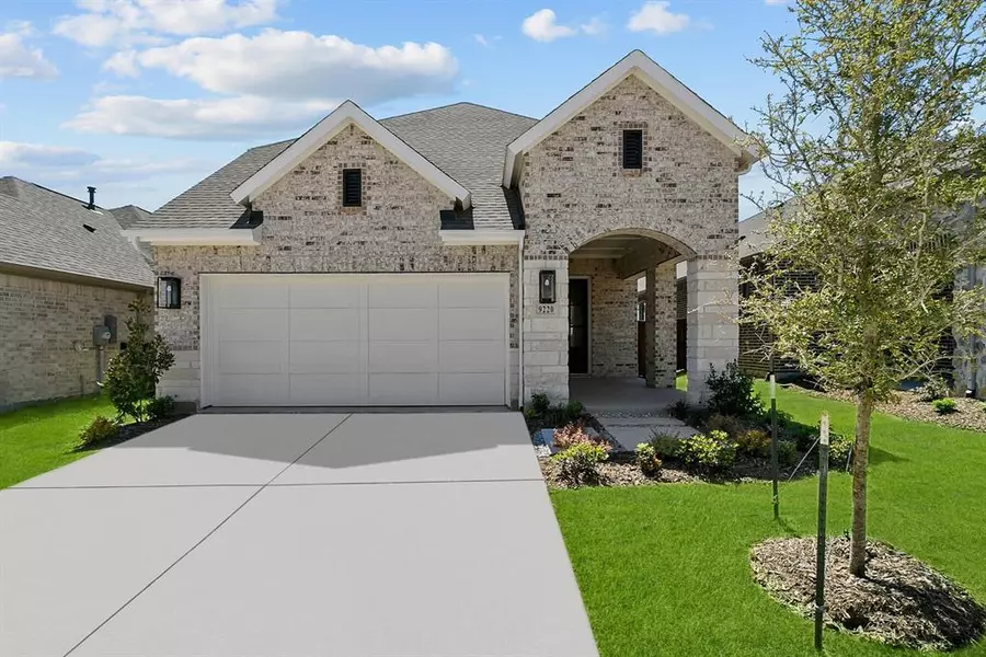 9220 Winding Creek Drive, Oak Point, TX 75068