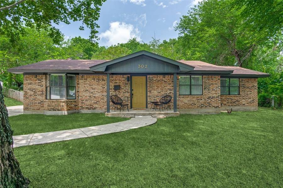 302 W Hale Avenue, Decatur, TX 76234