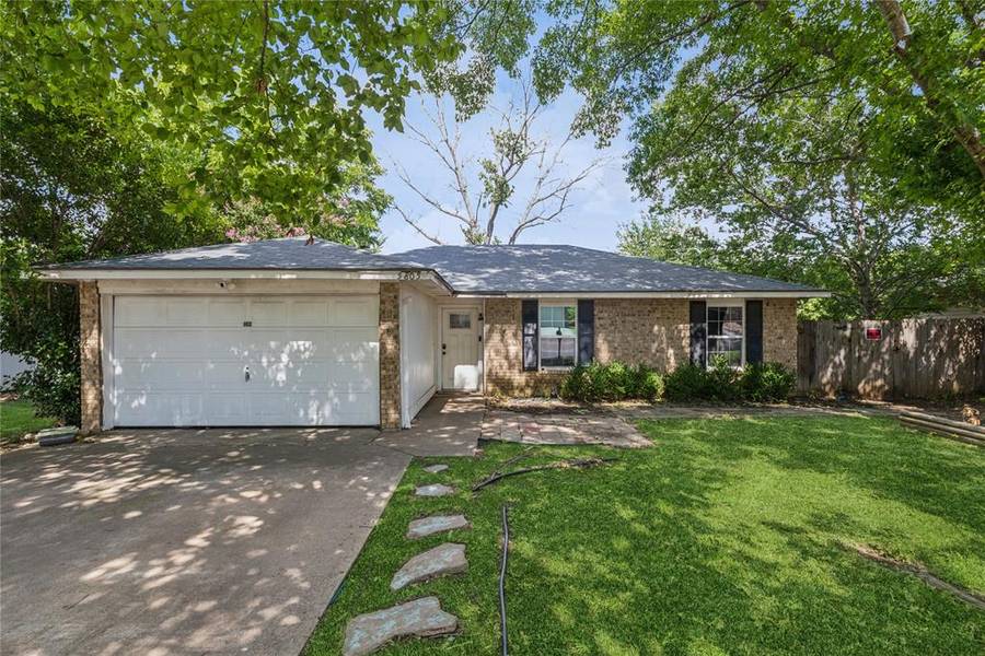 5805 Willow Branch Drive, Arlington, TX 76017