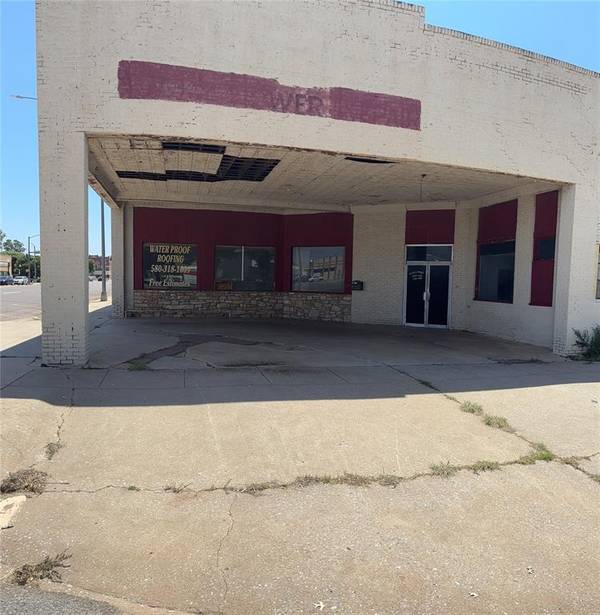 220 W Broadway Street, Altus, OK 73521