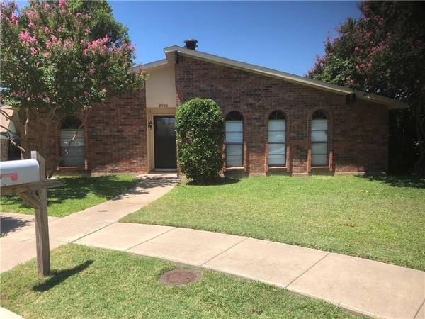 2903 Winterberry Drive, Carrollton, TX 75007