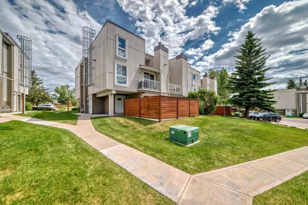 Calgary, AB T2W 2P2,13104 Elbow DR SW #410