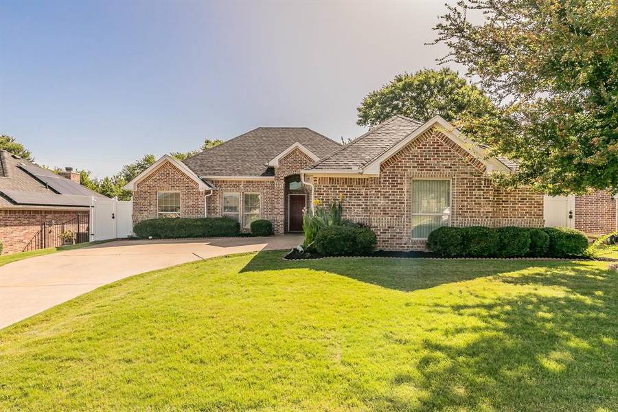 2812 Tenison Drive, Ennis, TX 75119