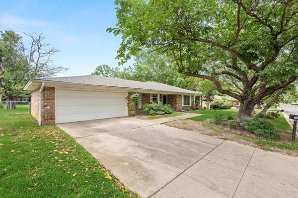 609 Harwood Terrace,  Bedford,  TX 76021