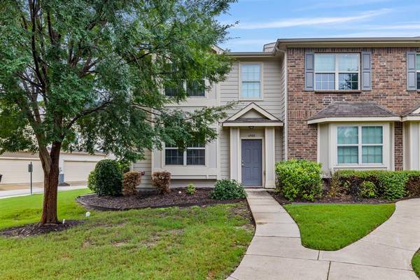 6900 Carrington Lane, Fort Worth, TX 76137