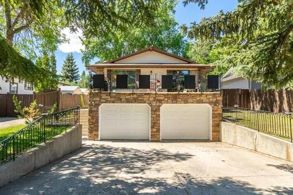 Calgary, AB T2W 3R1,163 Wood Crest PL SW