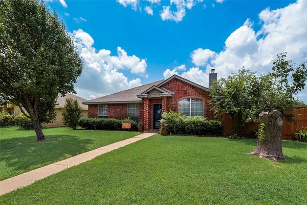 2704 Pioneer Lane,  Lancaster,  TX 75146