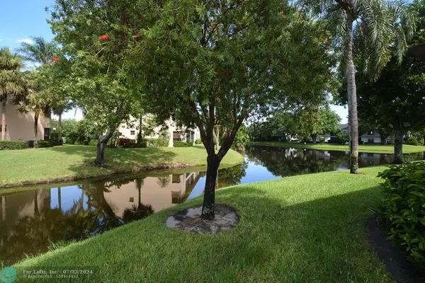 Coconut Creek, FL 33066,3324 S Carambola Cir S  #2518