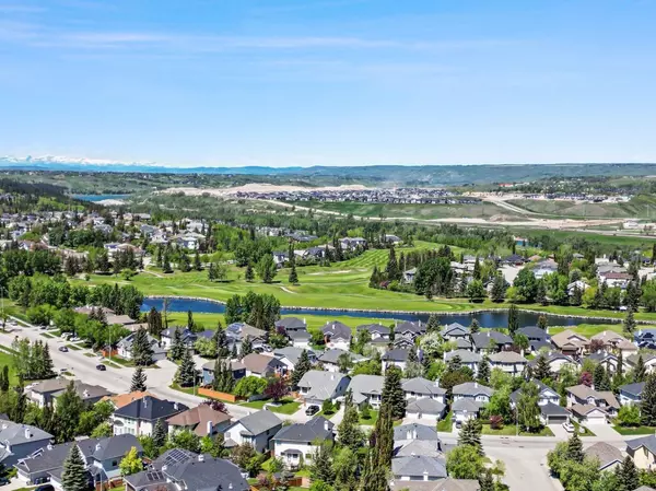 Calgary, AB T3B 5S2,79 Valley Brook CIR NW