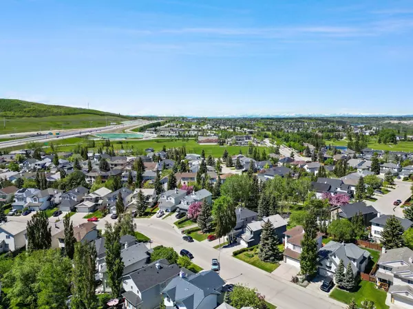 Calgary, AB T3B 5S2,79 Valley Brook CIR NW