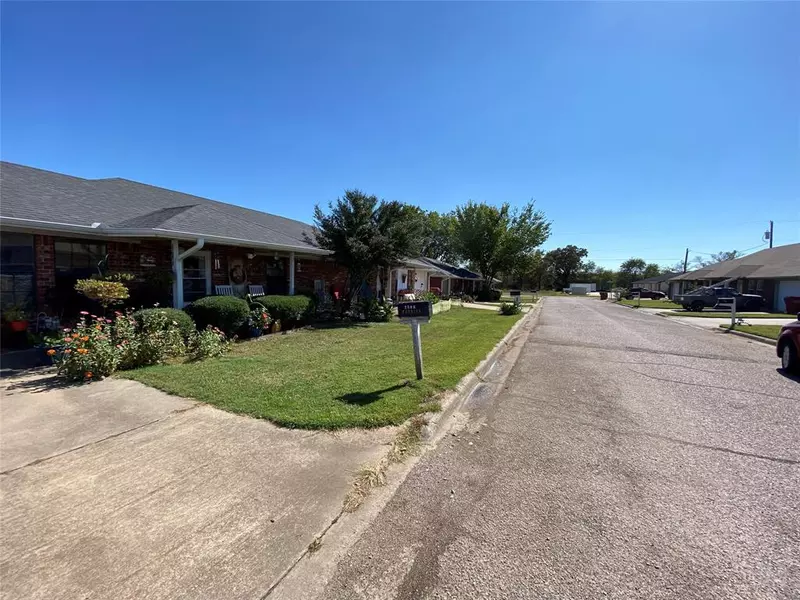 2500 Patrick Drive, Bonham, TX 75418