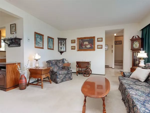 Central Saanich, BC V8M 1K6,1896 Seaboard Cres