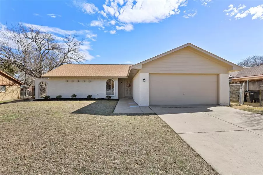 2867 Elsinor Drive, Fort Worth, TX 76116