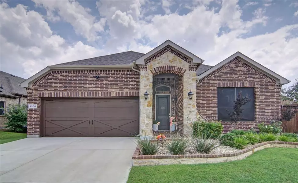 1300 Deer Hollow Drive, Arlington, TX 76002