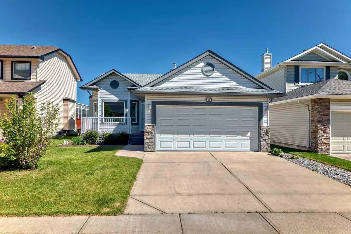 Airdrie, AB T4B 2P5,48 Fairways DR NW