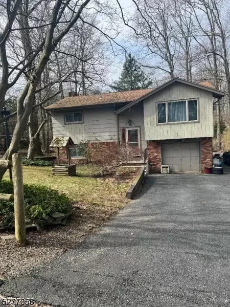 Hopatcong Boro, NJ 07843,28 Temple Trl