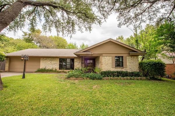 3813 Carman Drive, Benbrook, TX 76116