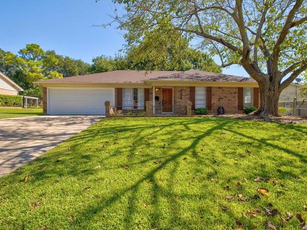 3917 Van Deman Drive, Benbrook, TX 76116