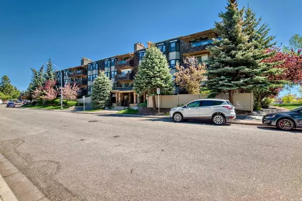 Calgary, AB T3A 2V9,3730 50 ST NW #207