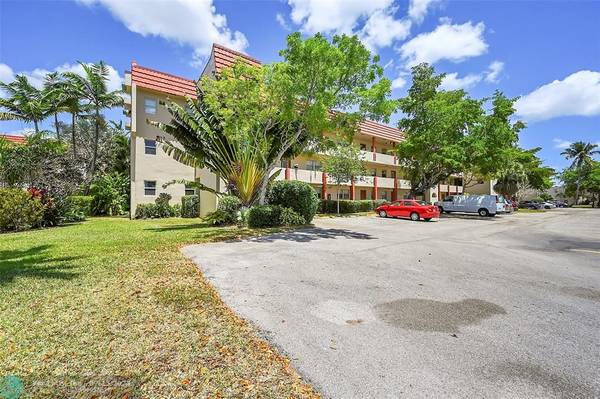 Fort Lauderdale, FL 33322,8081 N Sunrise Lakes Dr  #108