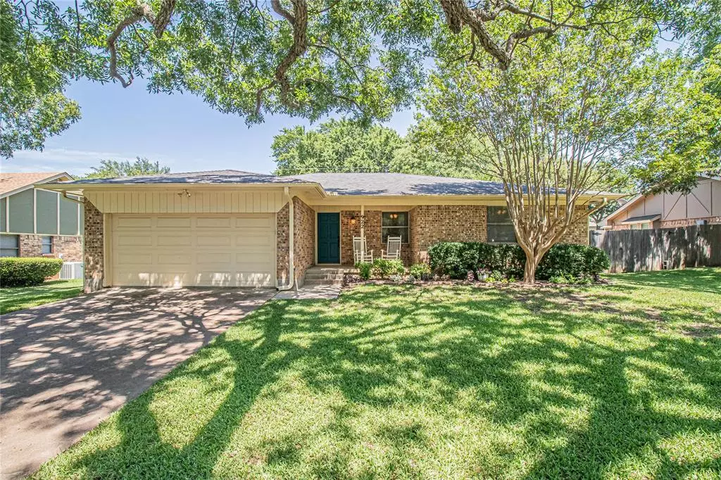 Grapevine, TX 76051,922 Kings Canyon Drive