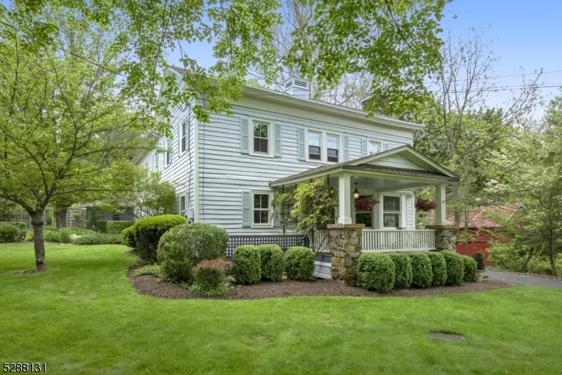 20 Fairmount Road East, Tewksbury Twp., NJ 07979