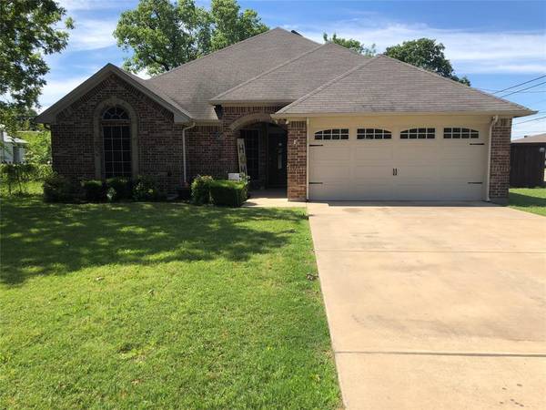 317 W Mistletoe Drive, Kennedale, TX 76060