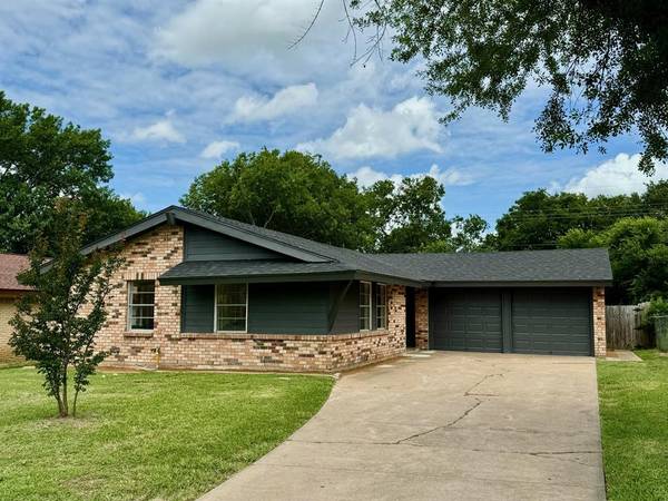 2620 Linda Drive, Ennis, TX 75119