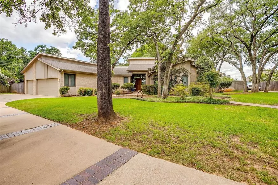 1420 Crownhill Drive, Arlington, TX 76012