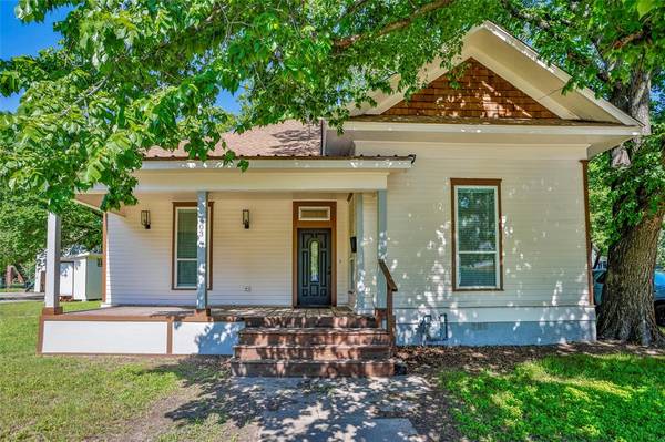 403 S Lindsay Street, Gainesville, TX 76240