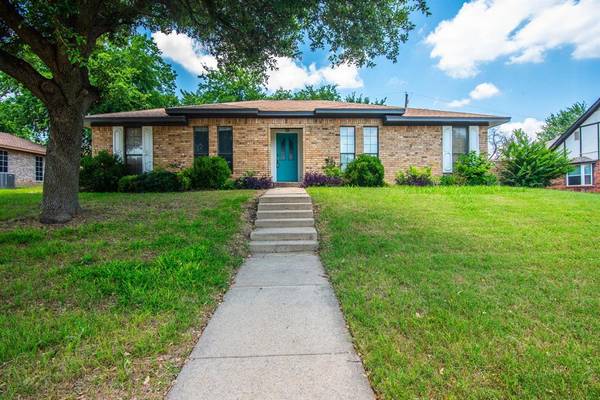 1918 S ARBOR ROSE Drive,  Grand Prairie,  TX 75050