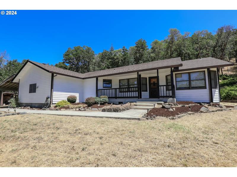 495 SINCLAIR LN, Roseburg, OR 97471