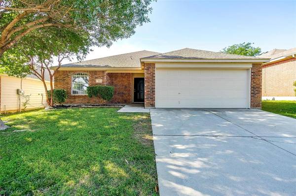 801 Poncho Lane, Fort Worth, TX 76052