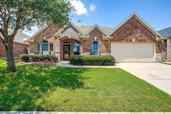 941 Yucca Court,  Burleson,  TX 76028