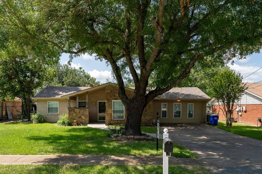 11704 Red Bud Drive, Balch Springs, TX 75180