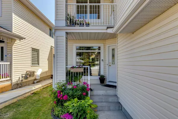 Calgary, AB T3J 3Y7,117 Coral Reef Close NE