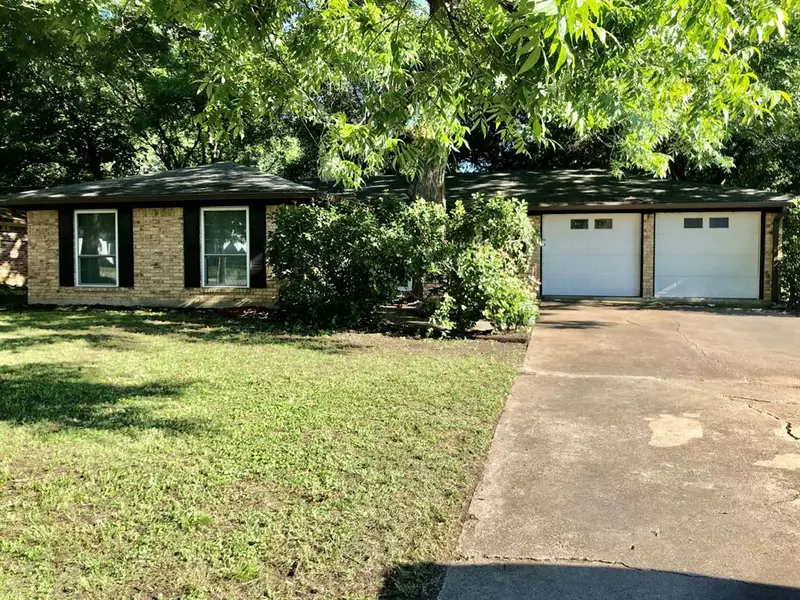 1030 E Elm Street, Hillsboro, TX 76645