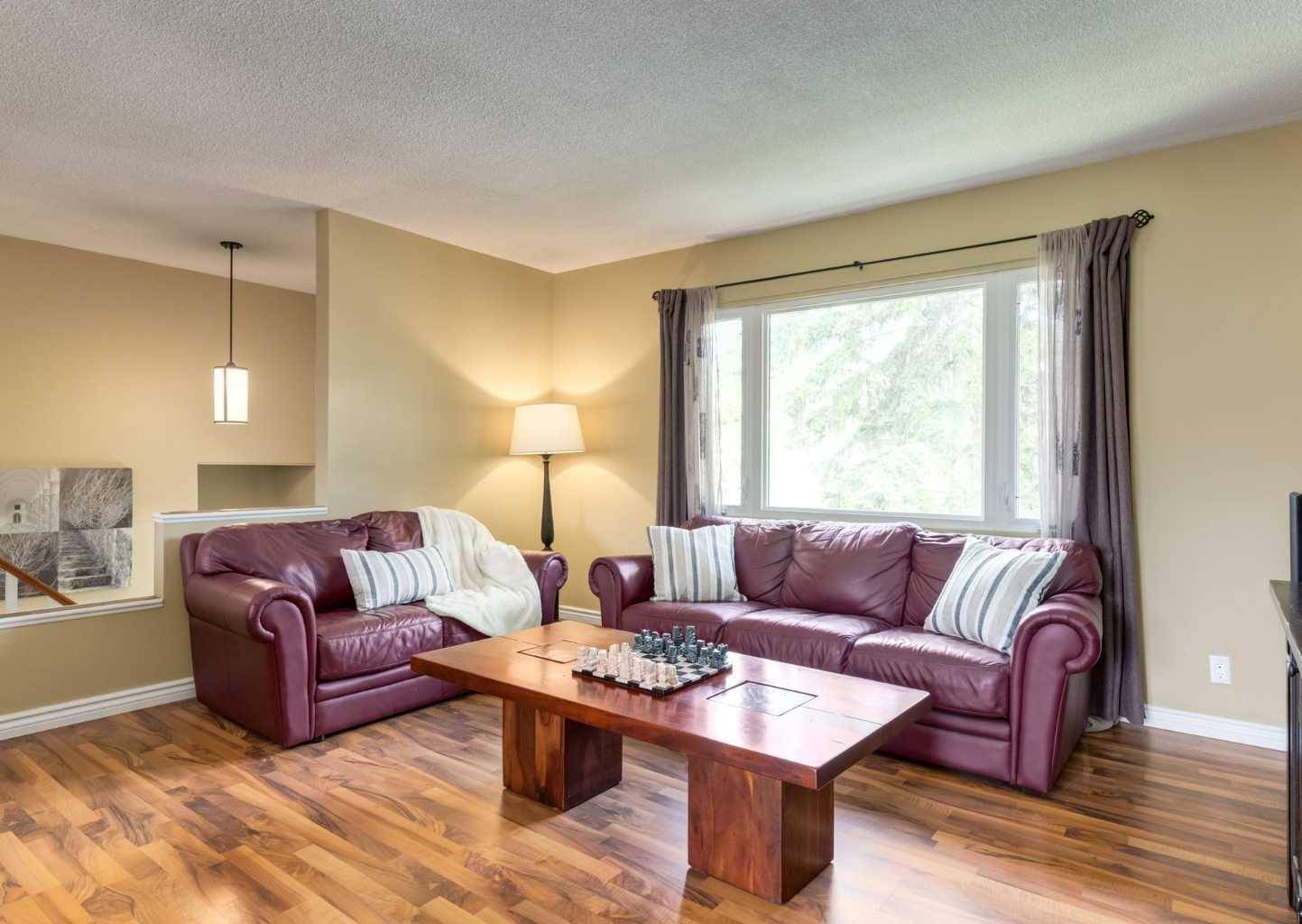 Calgary, AB T2V 3Z9,32 Oakview PL SW