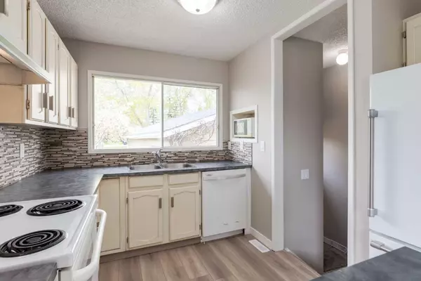 Calgary, AB T2X 2R7,163 Sunvale CRES SE