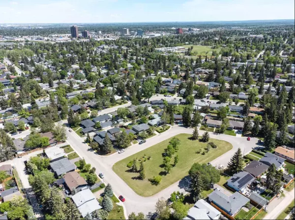 Calgary, AB T2V 3H9,68 Hallbrook PL SW