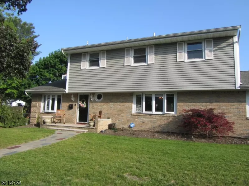 71 Albany Ave, Pompton Lakes Boro, NJ 07442