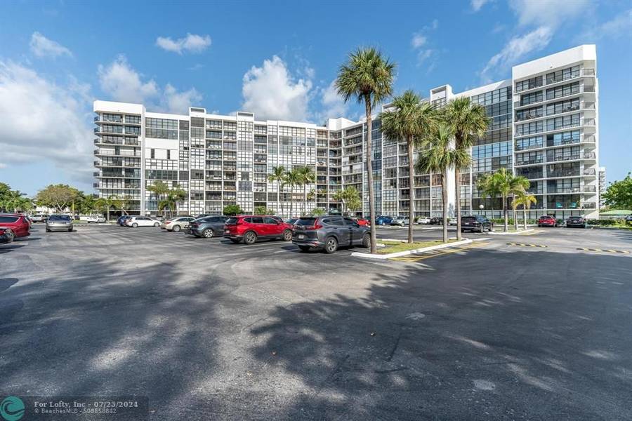 800 Parkview Dr  #919, Hallandale Beach, FL 33009